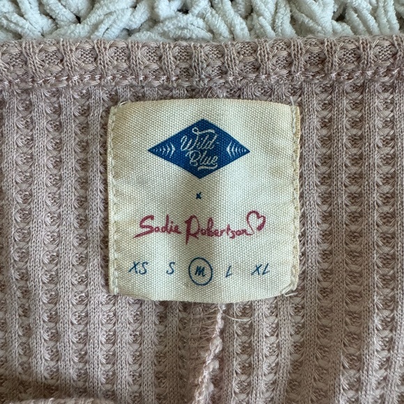 Sadie Robertson lace/crochet waffle tank top - Picture 4 of 6